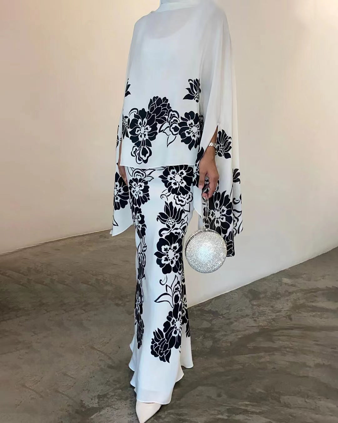 ALTHEA – COSTUM LARG IMPRIMAT ȘI STILAT