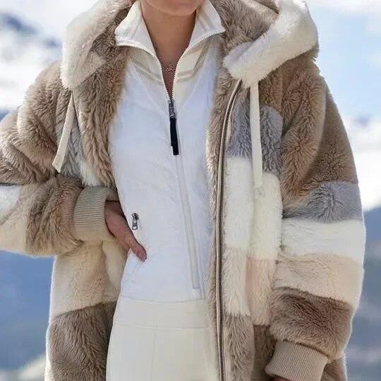 Carmen – Jachetă călduroasă cu glugă și design modern