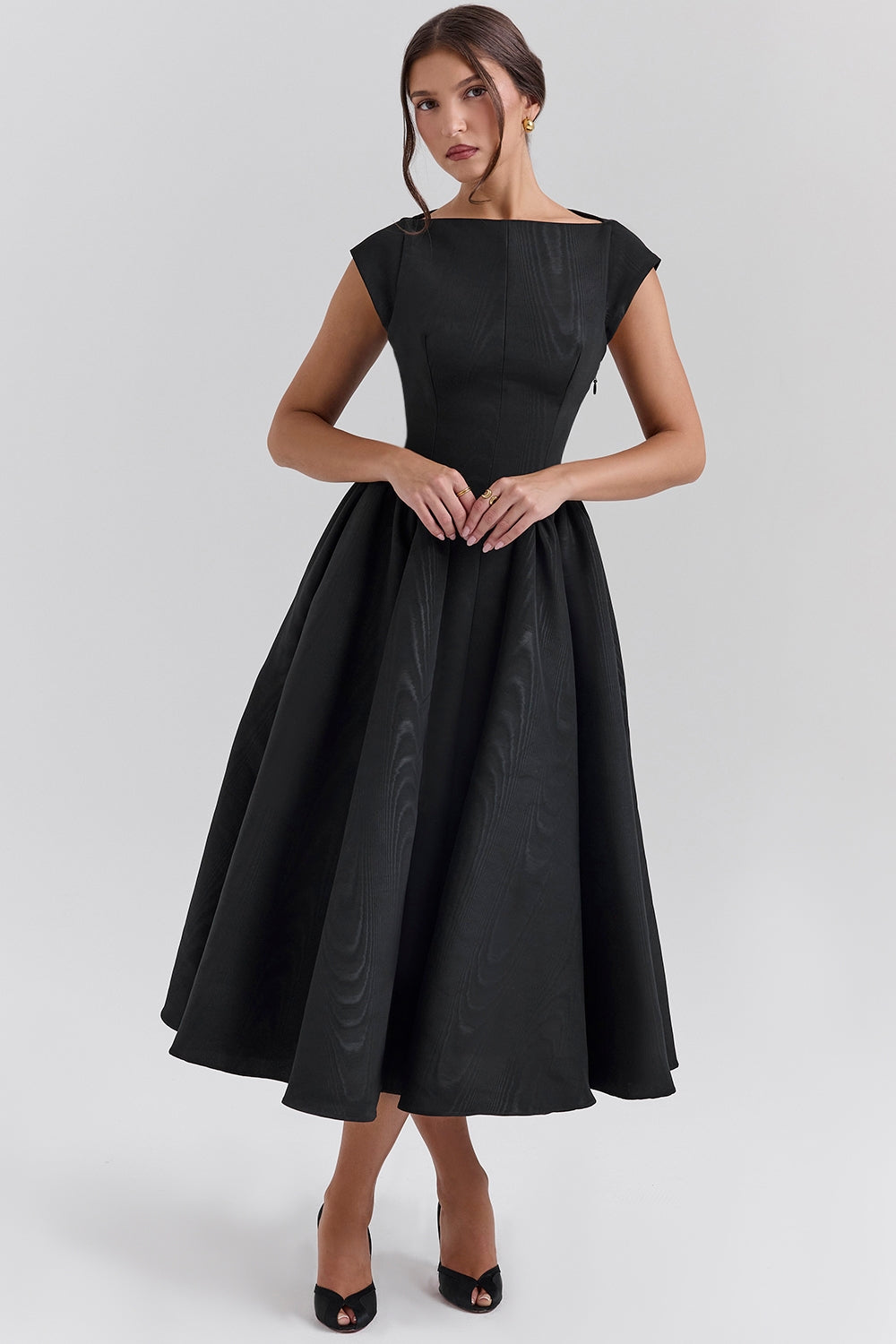 LUMI – ROCHIE FĂRĂ SPATE CU UMERI LĂSAȚI