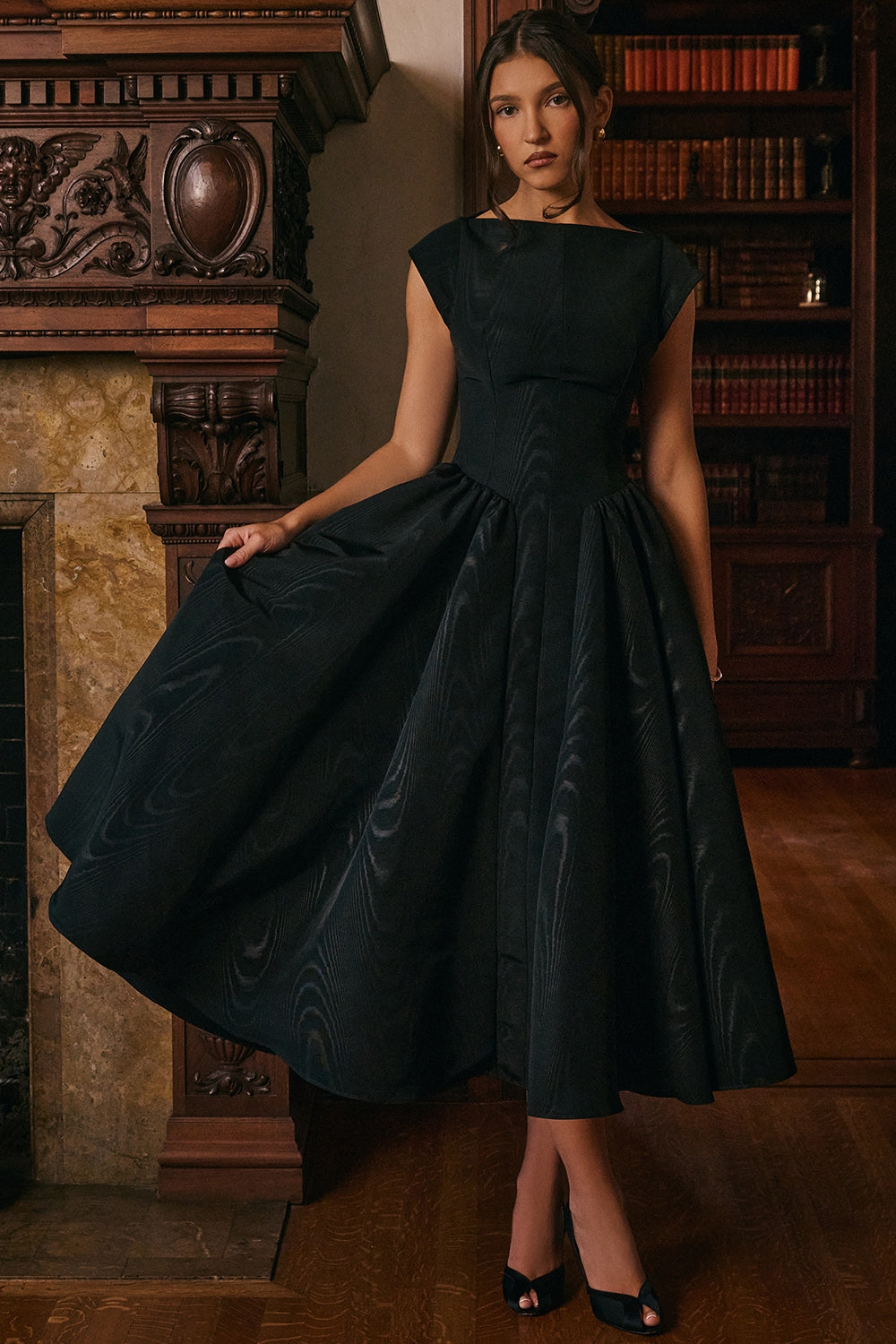 LUMI – ROCHIE FĂRĂ SPATE CU UMERI LĂSAȚI