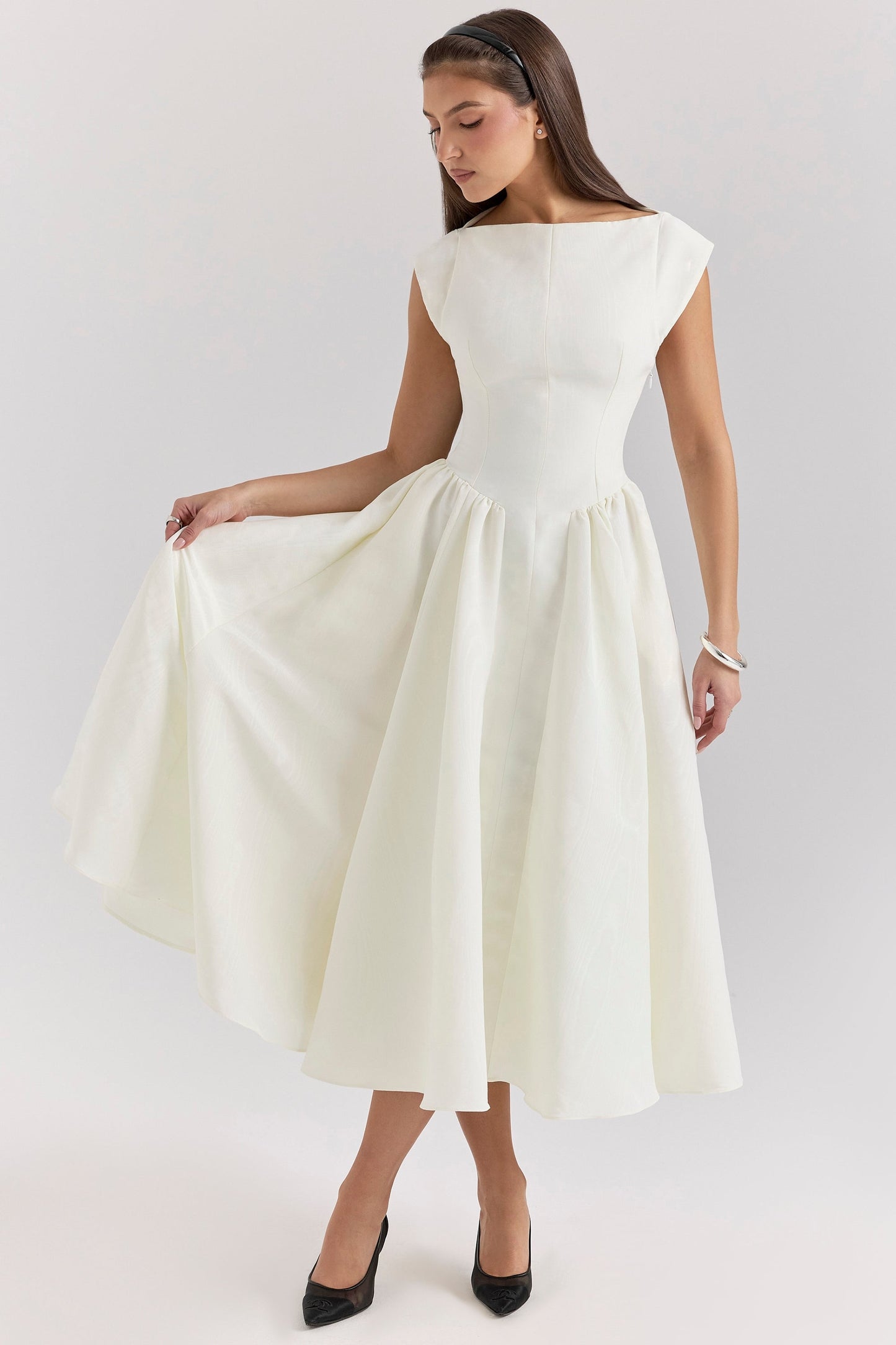LUMI – ROCHIE FĂRĂ SPATE CU UMERI LĂSAȚI