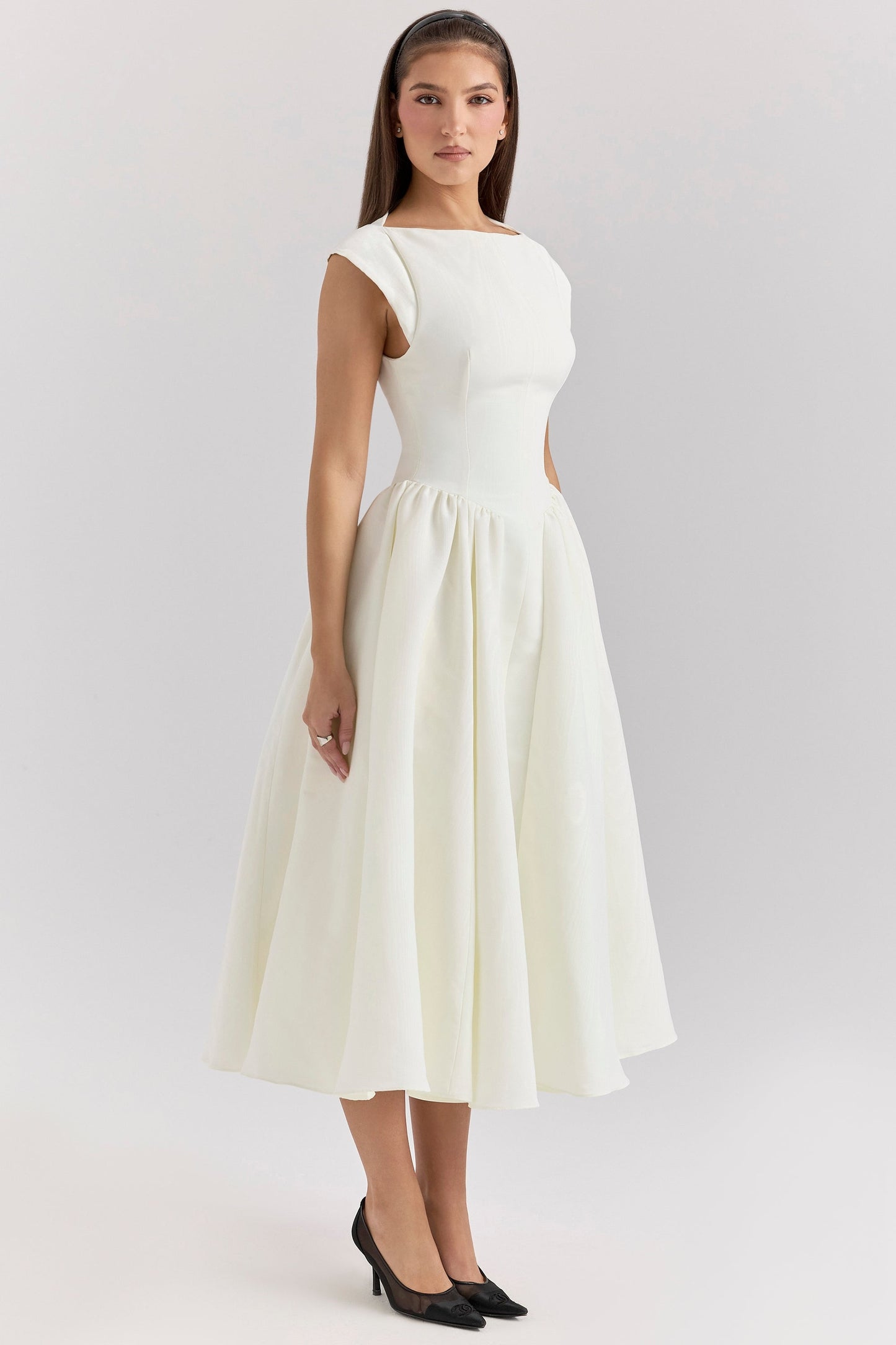 LUMI – ROCHIE FĂRĂ SPATE CU UMERI LĂSAȚI