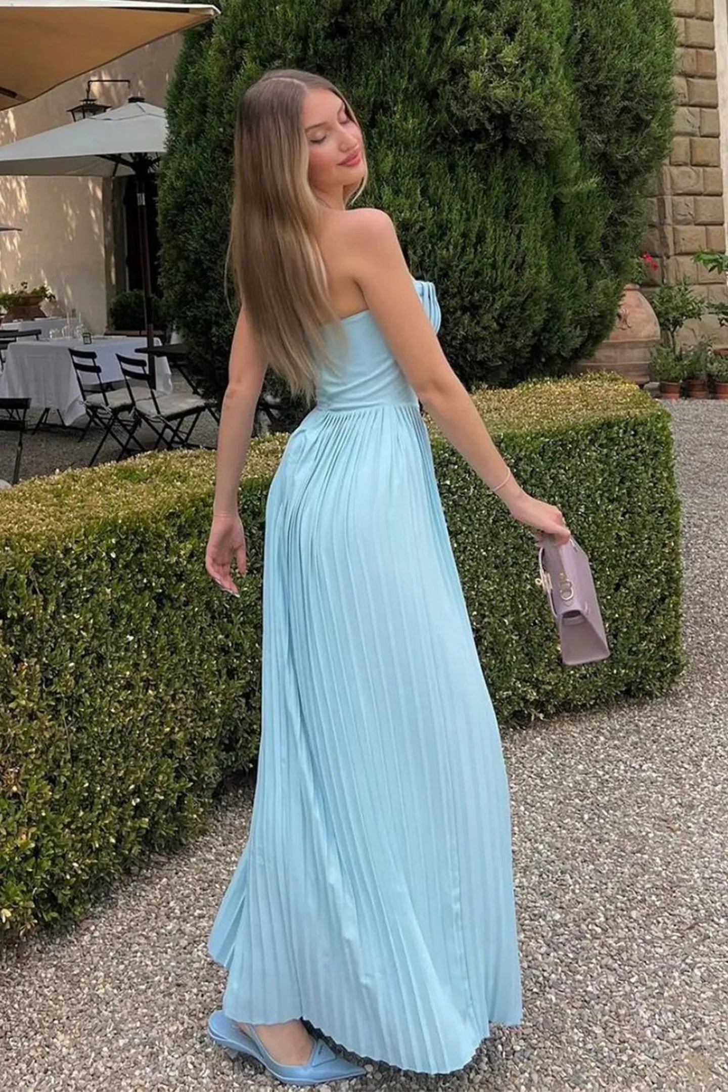 Vivian | Rochie Maxi Fără Bretele, Plisată și Fluidă