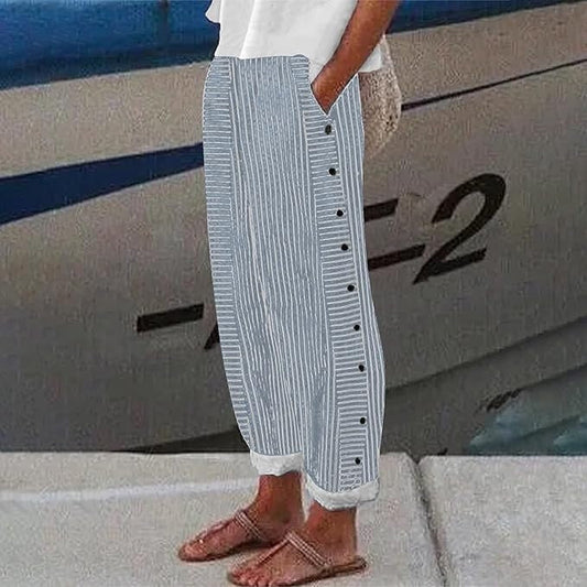 VIENA – PANTALONI CU ACCENTE DIN BUTON CU DUNGĂ