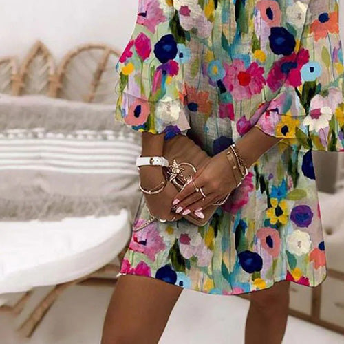 Rochie Mini cu Imprimeu Floral Romantic și Decupaj în V