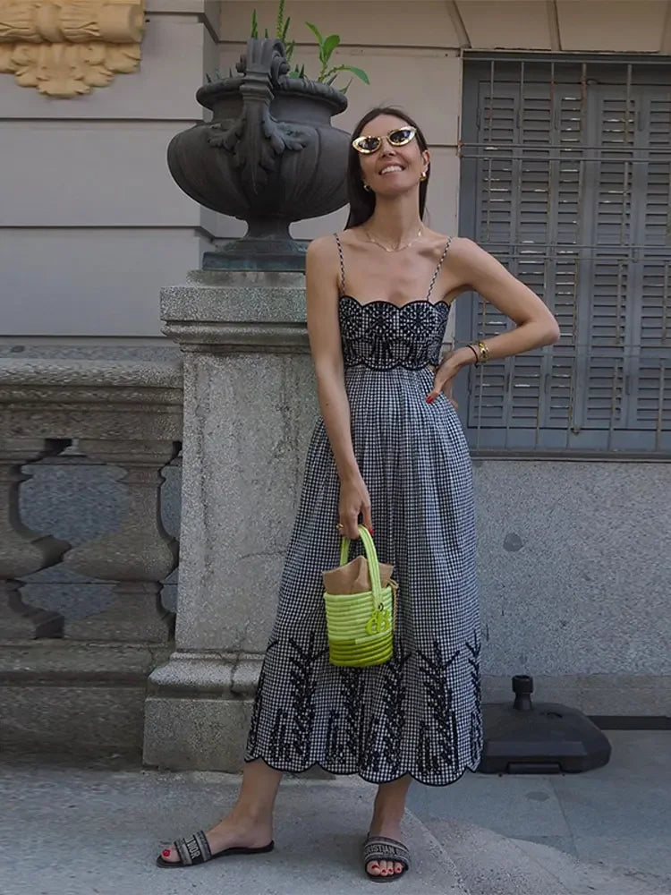 Clara - Rochie Chic în Carouri