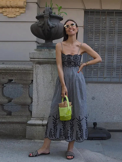 Clara - Rochie Chic în Carouri
