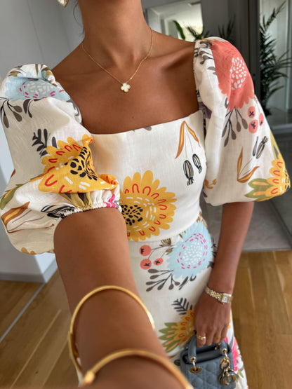 CAMILLE – ROCHIE CU MÂNECI PUFOASE ȘI ELEGANȚĂ ÎN FLORILE