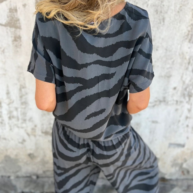 Evelina | Bluză și Pantaloni cu Model Zebra